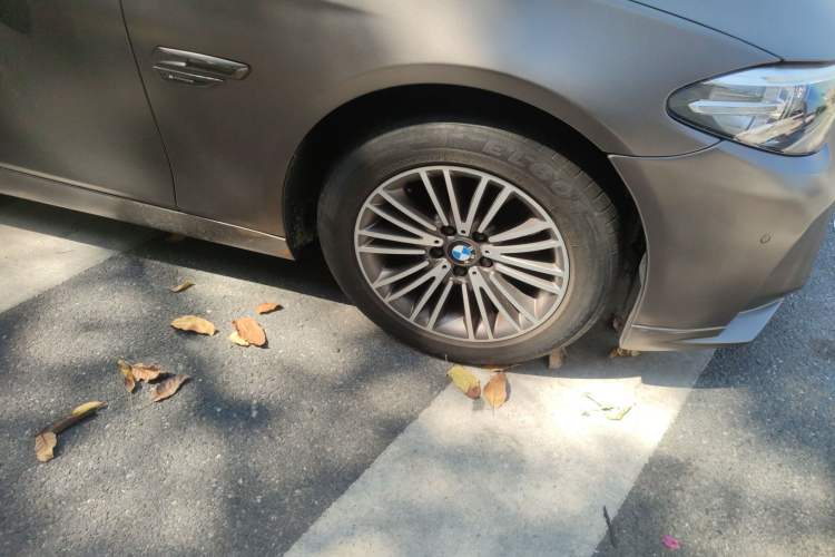 Used BMW 5 Series 2013 525Li Leading Model Right Front Wheel Hub