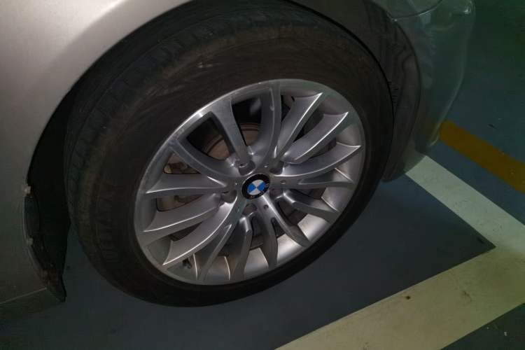 Used BMW 5 Series 2013 525Li Leading Model Right Front Wheel Hub
