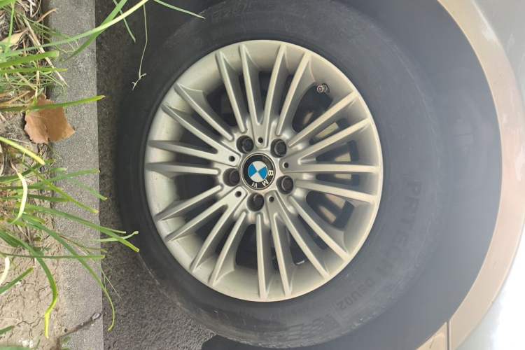 Used BMW 5 Series 2013 525Li Leading Model Right Front Wheel Hub