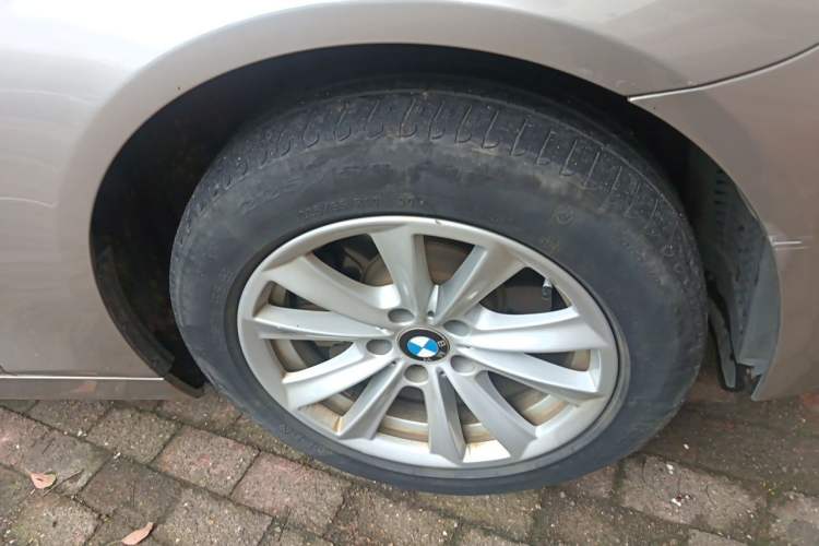 Used BMW 5 Series 2013 525Li Luxury Model Right Front Wheel Hub