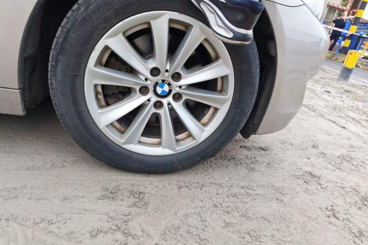 Used BMW 5 Series 2013 520Li Elegant Edition Right Front Wheel Hub