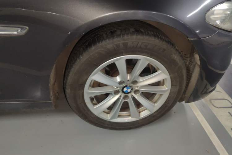 Used BMW 5 Series 2013 520Li Elegant Edition Right Front Wheel Hub