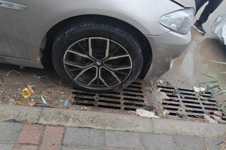 Used BMW 5 Series 2013 520Li Elegant Edition Right Front Wheel Hub