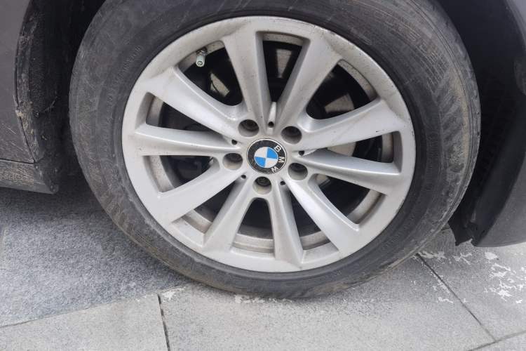 Used BMW 5 Series 2013 520Li Elegant Edition Right Front Wheel Hub