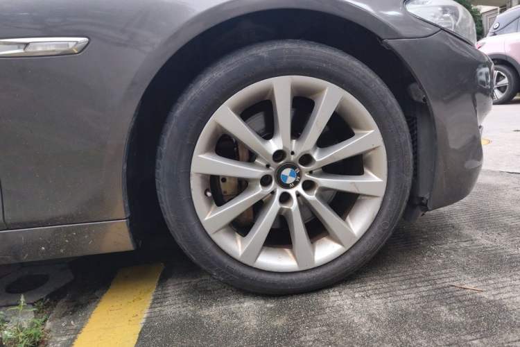 Used BMW 5 Series 2013 530Li Leading Model Right Front Wheel Hub