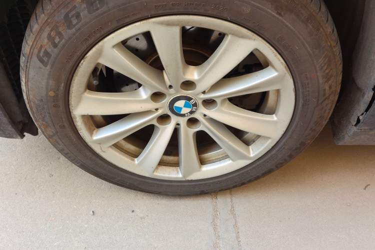 Used BMW 5 Series 2013 525Li Leading Model Right Front Wheel Hub