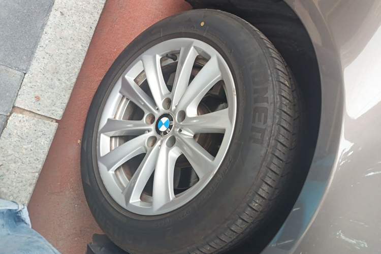 Used BMW 5 Series 2013 525Li Leading Model Right Front Wheel Hub
