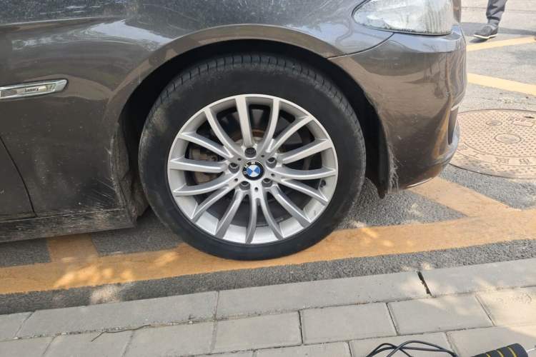 Used BMW 5 Series 2013 525Li Luxury Model Right Front Wheel Hub