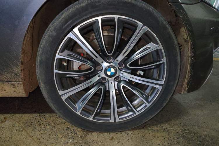Used BMW 5 Series 2013 525Li Leading Model Right Front Wheel Hub