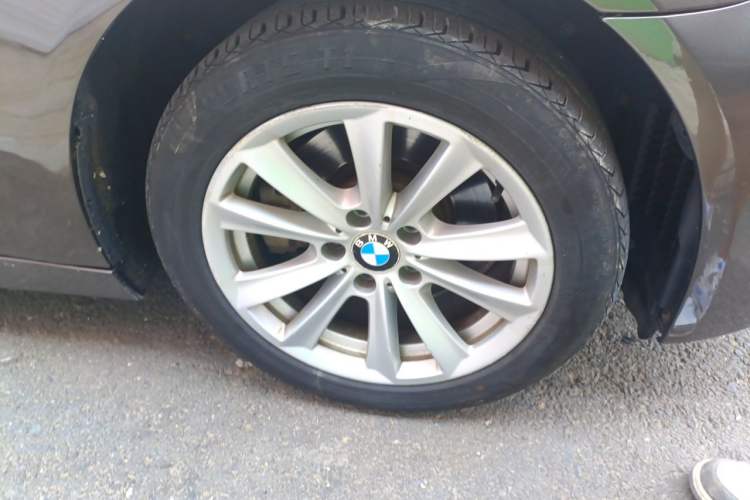Used BMW 5 Series 2013 520Li Elegant Edition Right Front Wheel Hub