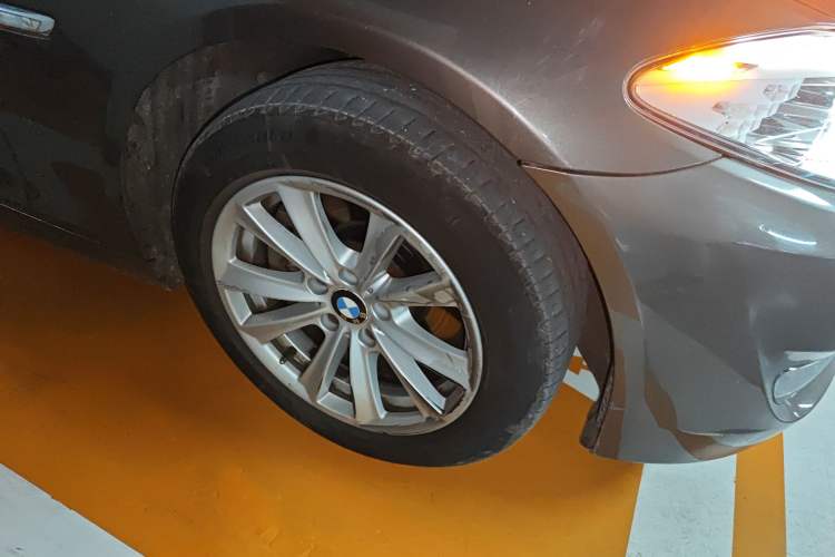 Used BMW 5 Series 2013 525Li Leading Model Right Front Wheel Hub