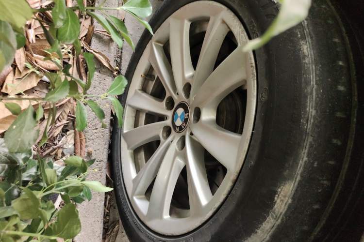 Used BMW 5 Series 2013 525Li Leading Model Right Front Wheel Hub
