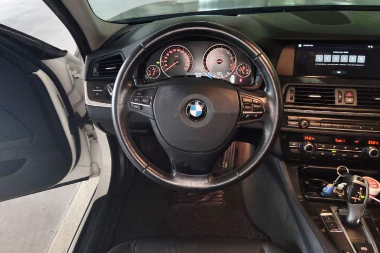 Used BMW 5 Series 2013 525Li Luxury Model Steering Wheel