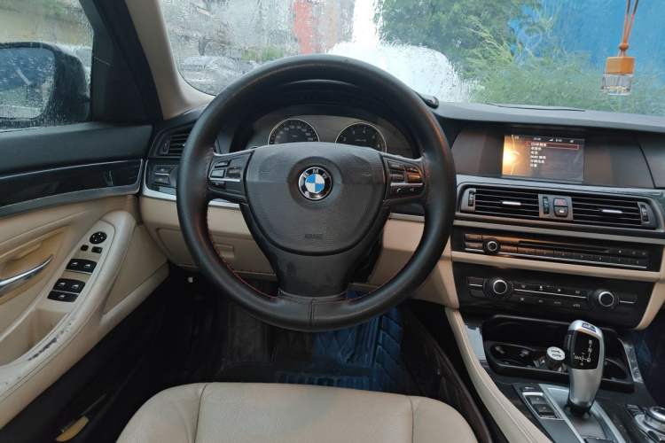 Used BMW 5 Series 2013 520Li Elegant Edition Steering Wheel