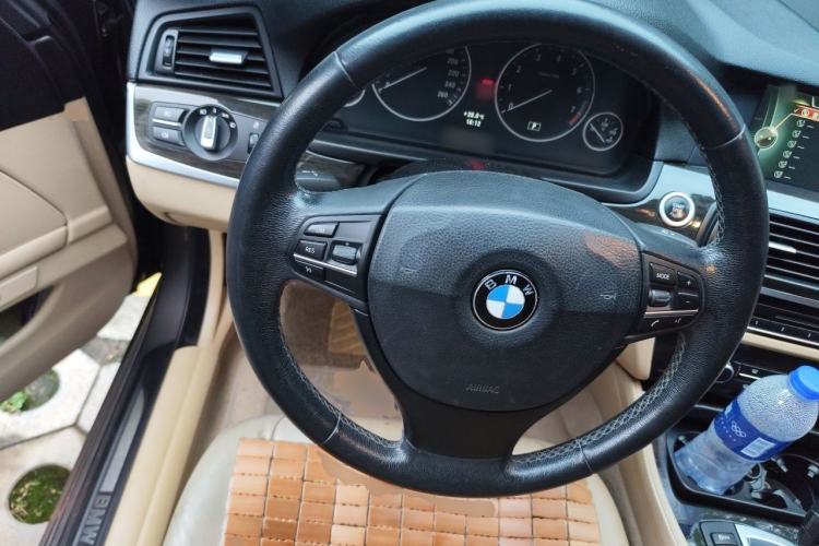 Used BMW 5 Series 2013 530Li Leading Model Steering Wheel