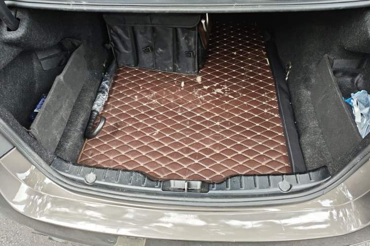 Used BMW 5 Series 2013 525Li Luxury Model Trunk