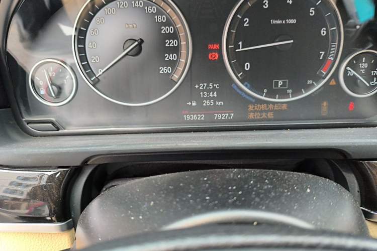 Used BMW 5 Series 2013 525Li Luxury Model Odometer Close Up