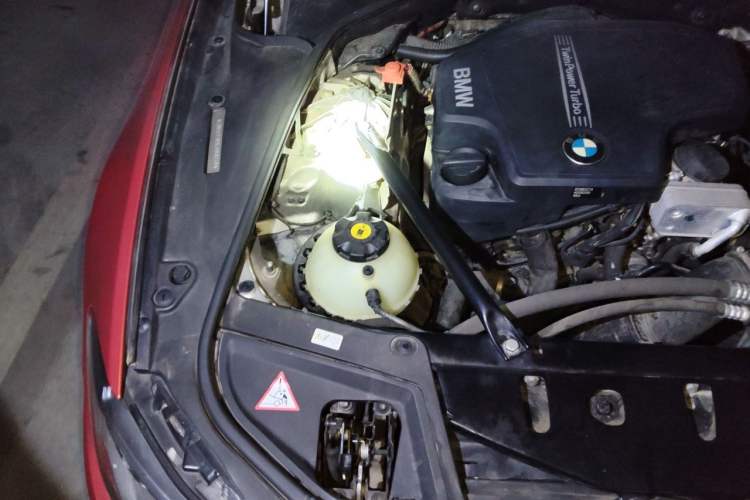 Used BMW 5 Series 2013 520Li Elegant Edition Engine Bay Right