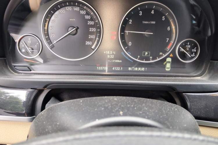 Used BMW 5 Series 2013 520Li Elegant Edition Odometer Close Up