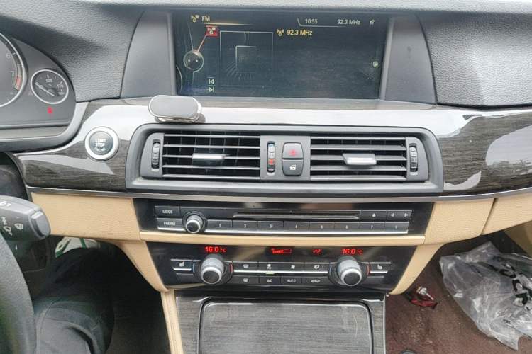 Used BMW 5 Series 2013 530Li Leading Model Audio And AC Panel
