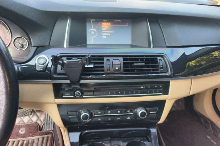 Used BMW 5 Series 2013 520Li Elegant Edition Audio And AC Panel