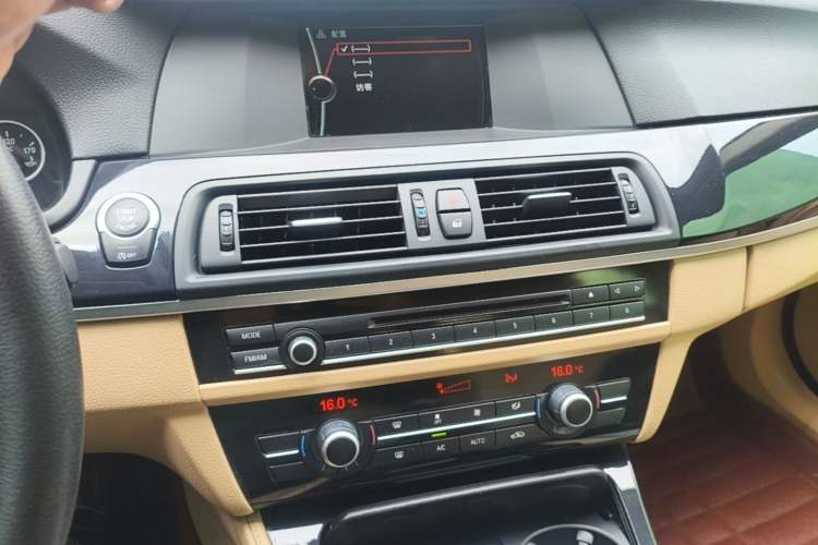 Used BMW 5 Series 2013 520Li Elegant Edition Audio And AC Panel