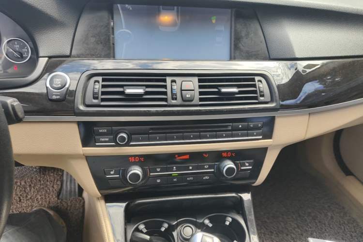 Used BMW 5 Series 2013 525Li Leading Model Audio And AC Panel