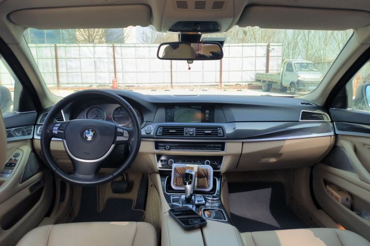 Used BMW 5 Series 2013 525Li Luxury Model Center Console