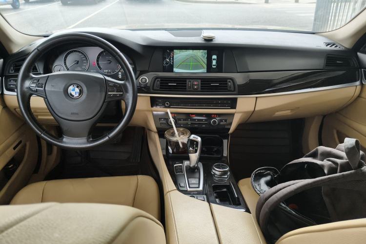 Used BMW 5 Series 2013 525Li Luxury Model Center Console