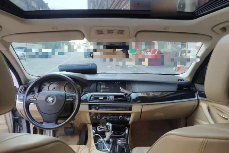 Used BMW 5 Series 2013 525Li Luxury Model Center Console