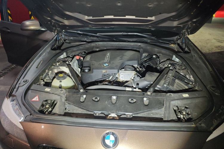 Used BMW 5 Series 2013 520Li Elegant Edition Engine Bay