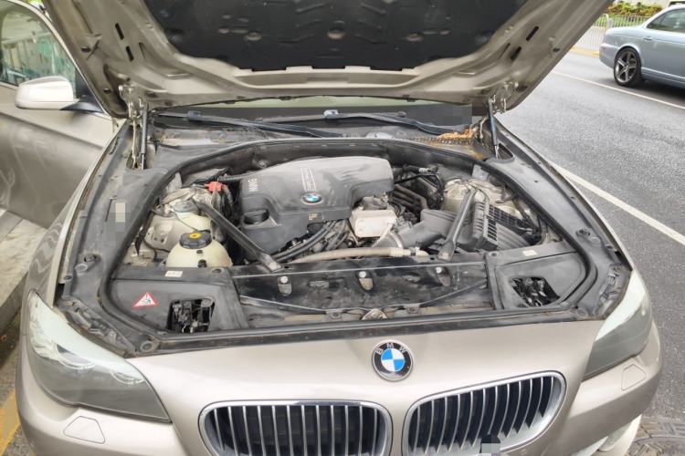 Used BMW 5 Series 2013 525Li Luxury Model Engine Bay