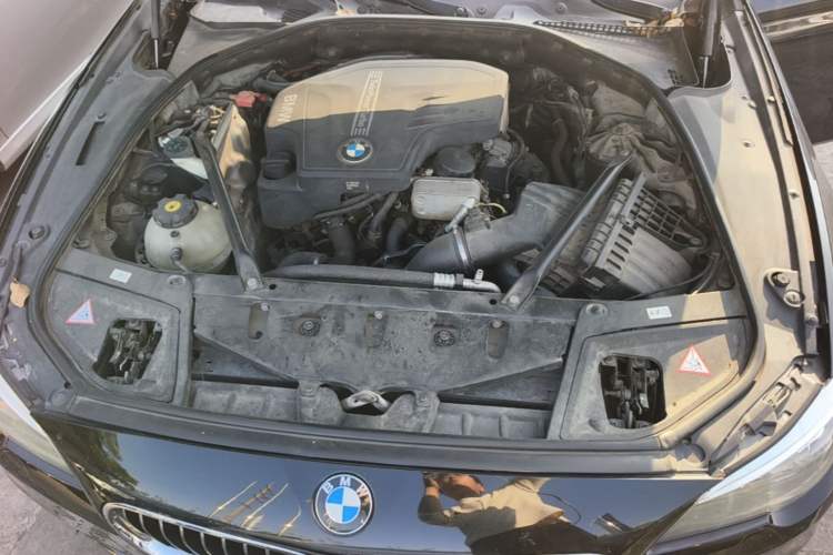 Used BMW 5 Series 2013 520Li Elegant Edition Engine Bay
