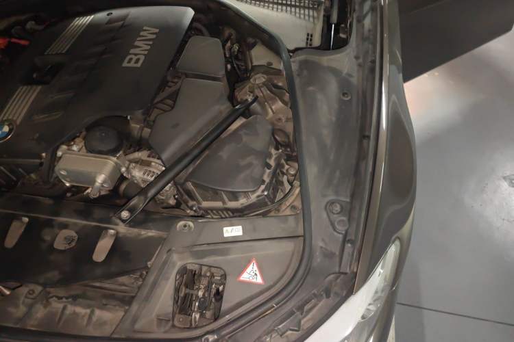 Used BMW 5 Series 2013 530Li Leading Model Engine Bay Left