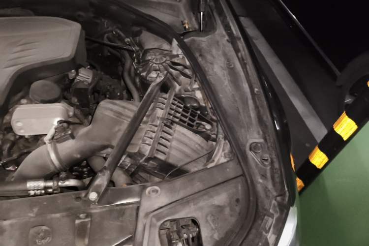 Used BMW 5 Series 2013 525Li Luxury Model Engine Bay Left