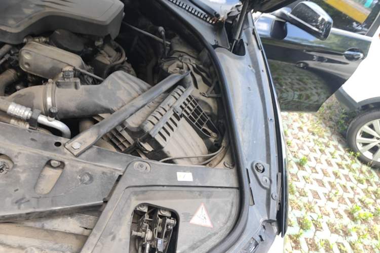 Used BMW 5 Series 2013 525Li Leading Model Engine Bay Left