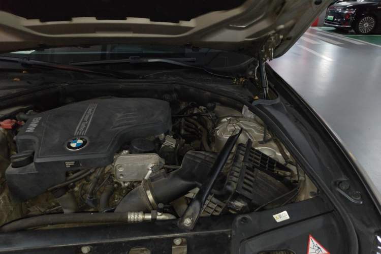 Used BMW 5 Series 2013 525Li Luxury Model Engine Bay Left