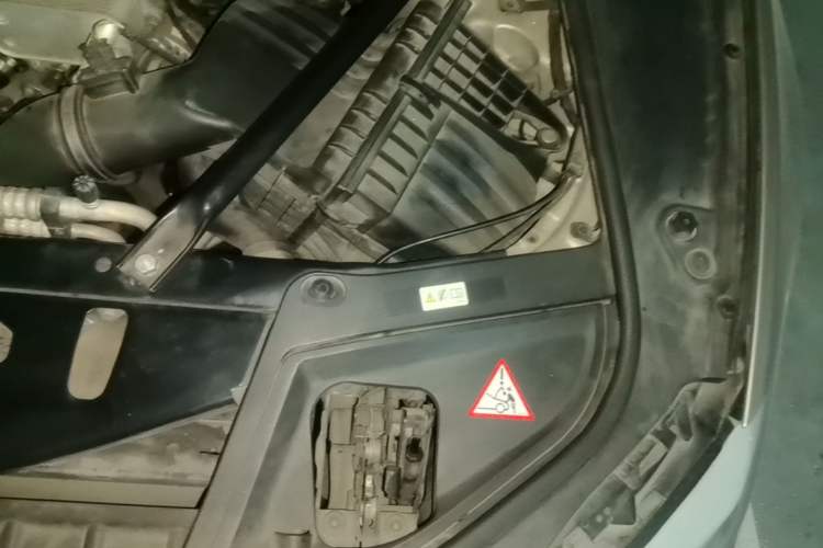 Used BMW 5 Series 2013 525Li Luxury Model Engine Bay Left
