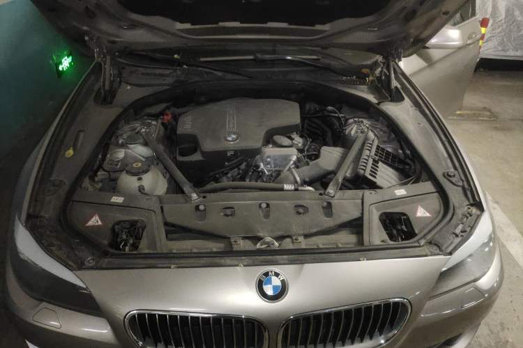 Used BMW 5 Series 2013 520Li Elegant Edition Engine Bay