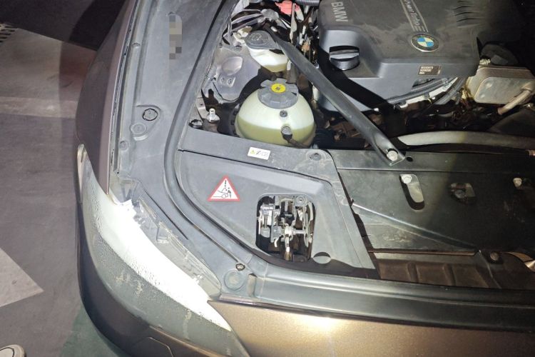Used BMW 5 Series 2013 520Li Elegant Edition Engine Bay Right