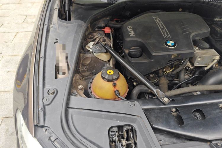 Used BMW 5 Series 2013 525Li Leading Model Engine Bay Right