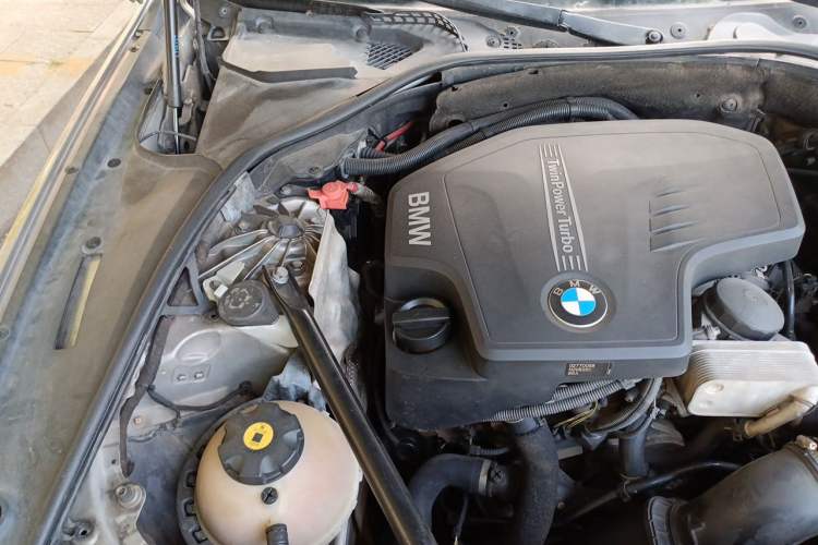 Used BMW 5 Series 2013 525Li Leading Model Engine Bay Right