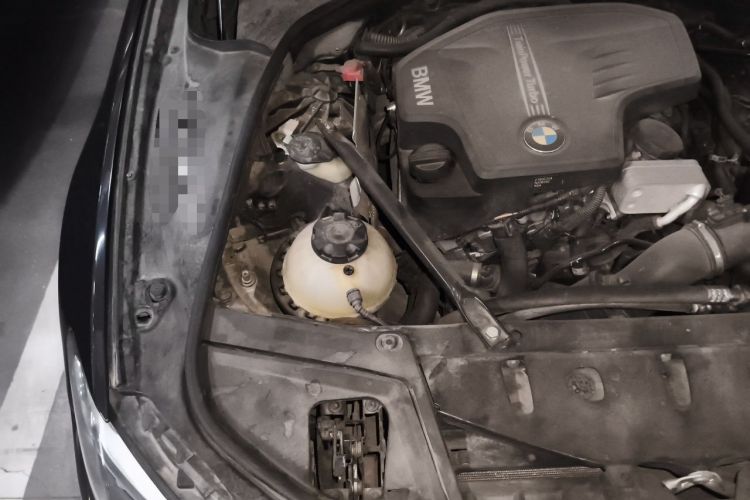 Used BMW 5 Series 2013 525Li Luxury Model Engine Bay Right