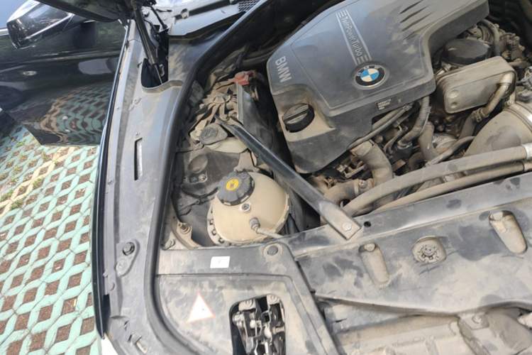 Used BMW 5 Series 2013 525Li Leading Model Engine Bay Right