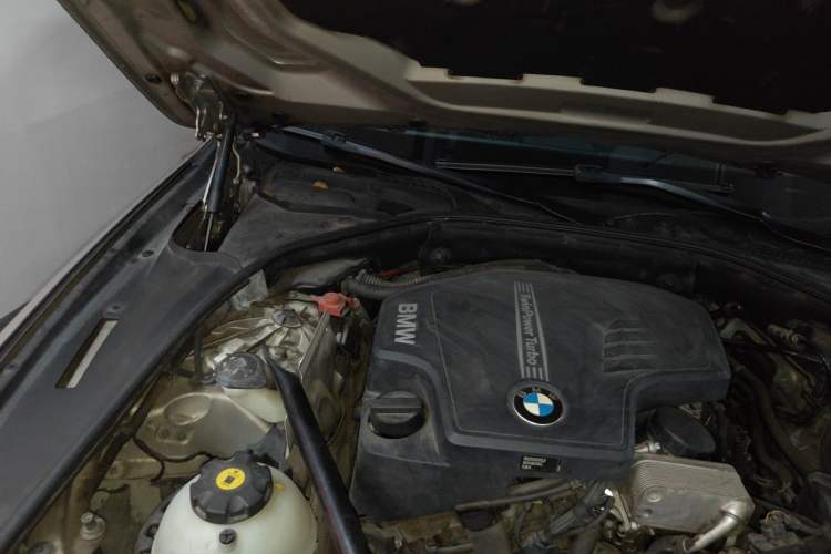 Used BMW 5 Series 2013 525Li Luxury Model Engine Bay Right