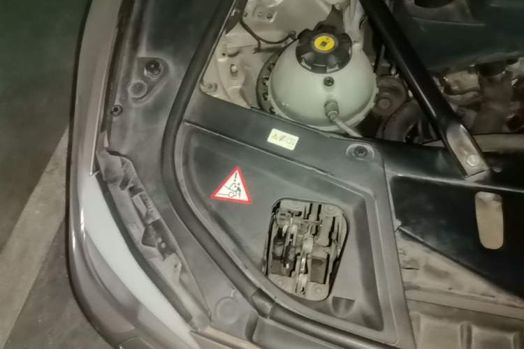 Used BMW 5 Series 2013 525Li Luxury Model Engine Bay Right