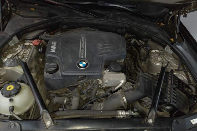 Used BMW 5 Series 2013 525Li Luxury Model Engine Bay