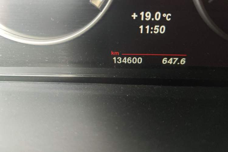 Used BMW 5 Series 2013 520Li Elegant Edition Odometer Close Up