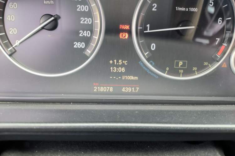 Used BMW 5 Series 2013 525Li Luxury Model Odometer Close Up