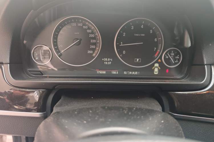 Used BMW 5 Series 2013 525Li Luxury Model Odometer Close Up
